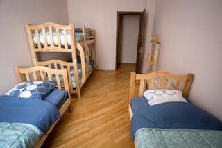 Гостевой дом Guesthouse Hillside Тбилиси Классический четырехместный номер-6