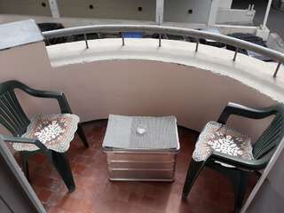 Гостевой дом Guesthouse Hillside Тбилиси Четырехместный номер с балконом-8