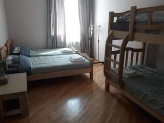 Гостевой дом Guesthouse Hillside Тбилиси Классический четырехместный номер-14